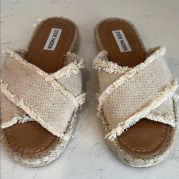 Like New - Steve Madden Women's Zelina Slide Sandals, Natural, 7 - Picture 6 of 16